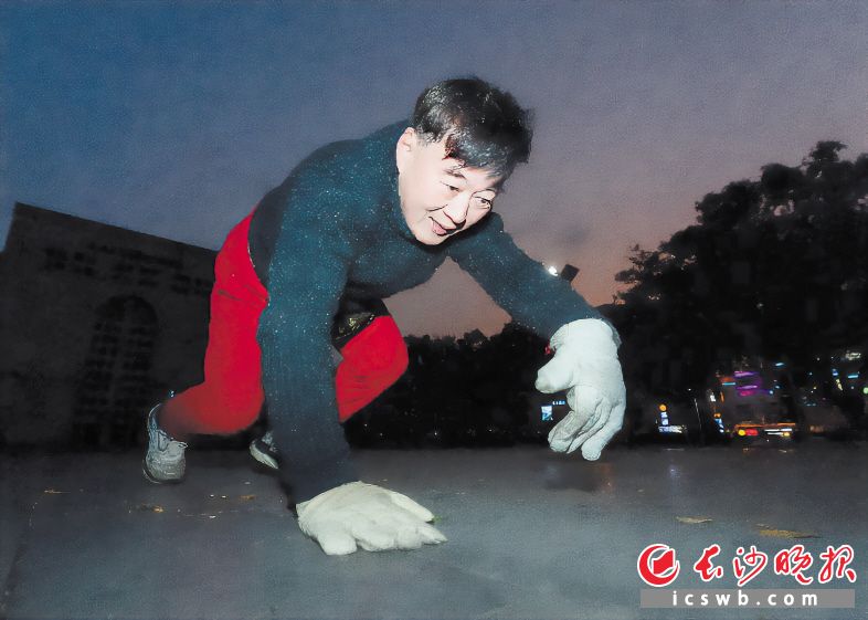 ” 专家表示并非所有人群都适合这样的锻炼方式球王会网页版长沙一老人22年坚持每天